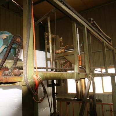 青島新美TDP-2650發(fā)泡機(jī)、水平自動(dòng)連續(xù)發(fā)泡生產(chǎn)線、.聚氨酯發(fā)泡機(jī)、發(fā)泡機(jī)械、圓泡發(fā)泡機(jī)械、 水平連續(xù)發(fā)泡機(jī)