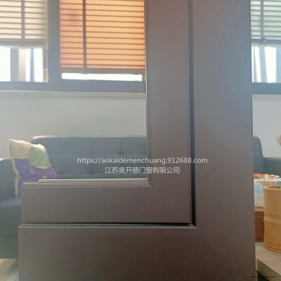 柏利斯70系列斷橋平開窗，中空雙層鋼化玻璃，三元乙丙膠條，PA66密封條，隔音隔熱。